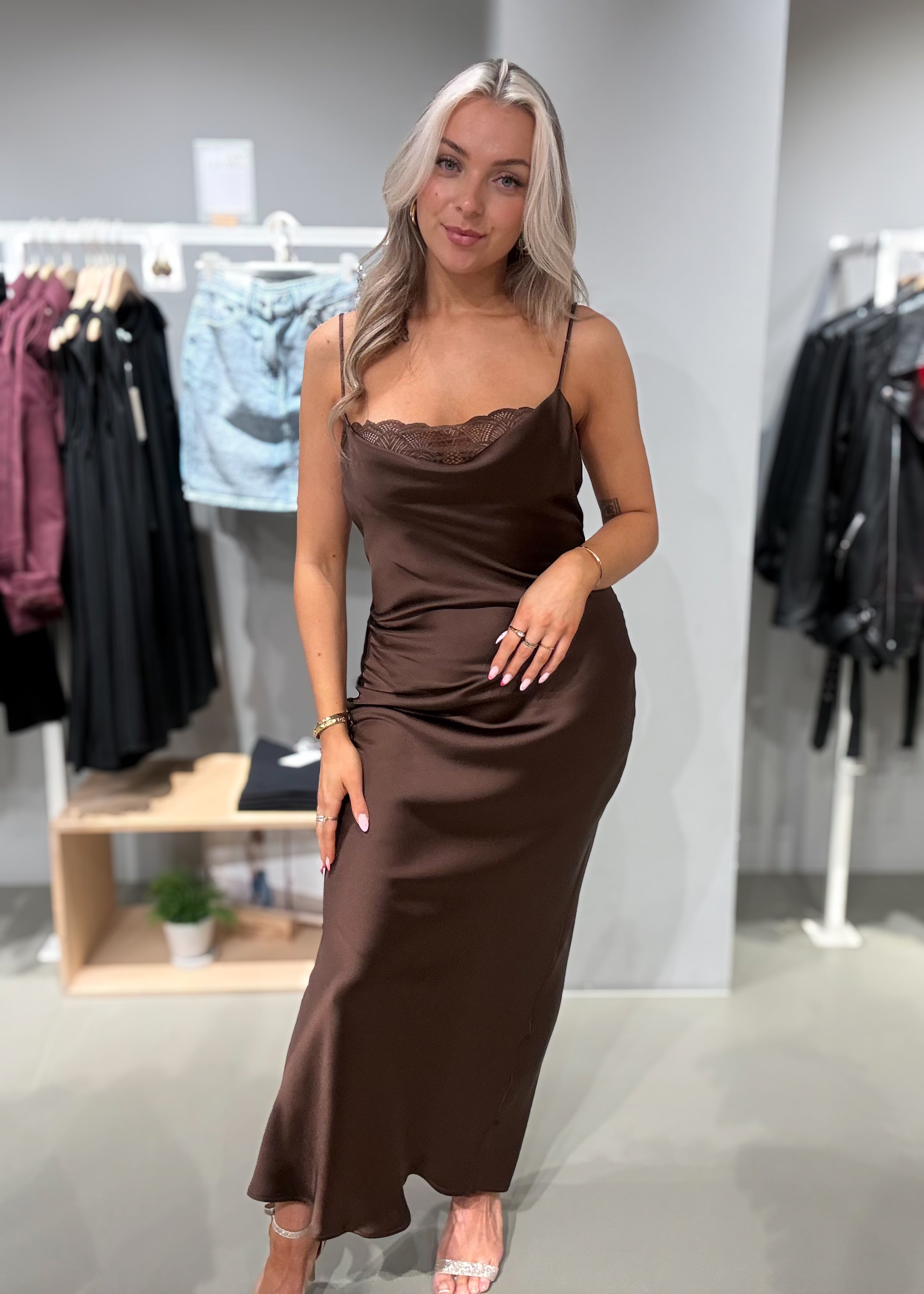 VIHANNE Long Dress - Shaved Chocolate